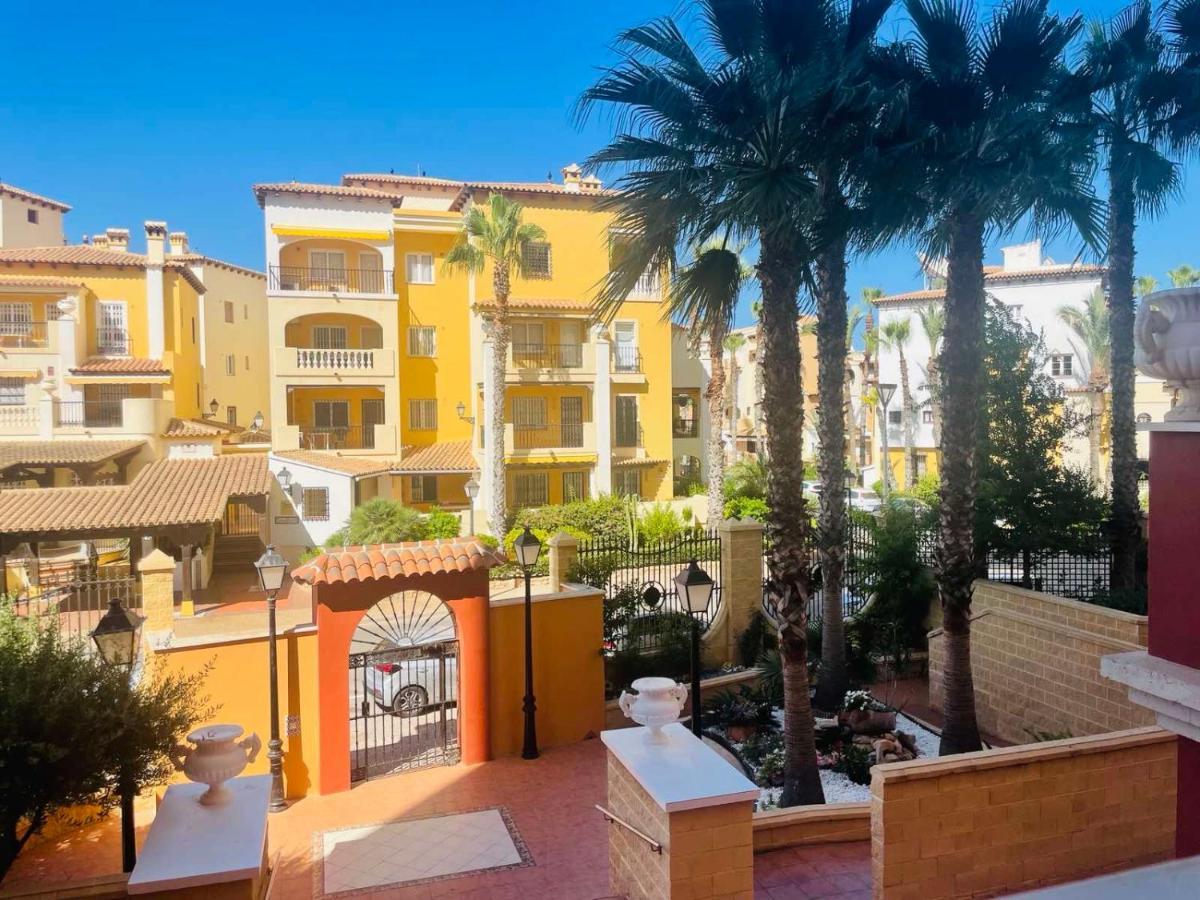 Beach Apartament In Torrevieja Buitenkant foto
